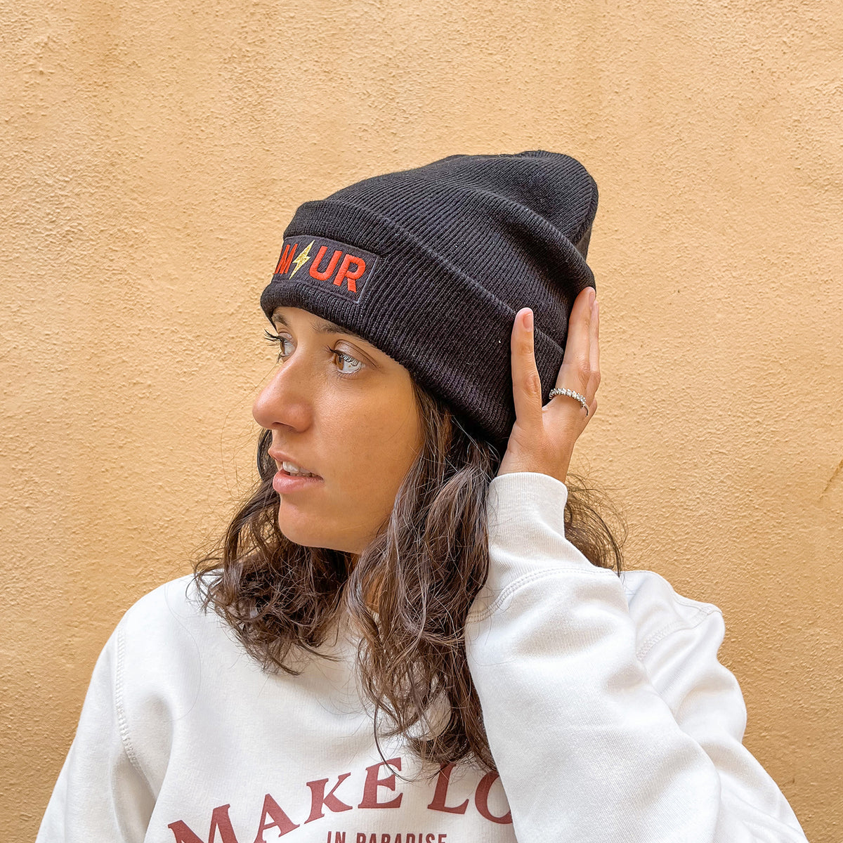 Bonnet noir Amour